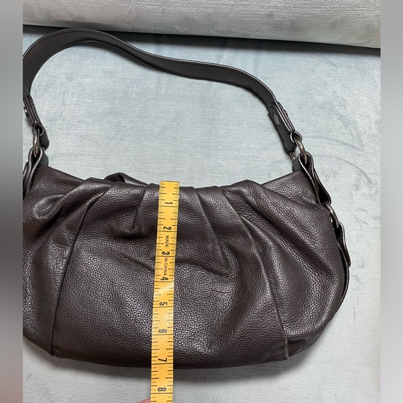 EUC Simply Vera brown pleated pebble leather shoulder hobo bag 14“ x 8.5“ x 2“ - Picture 16 of 17